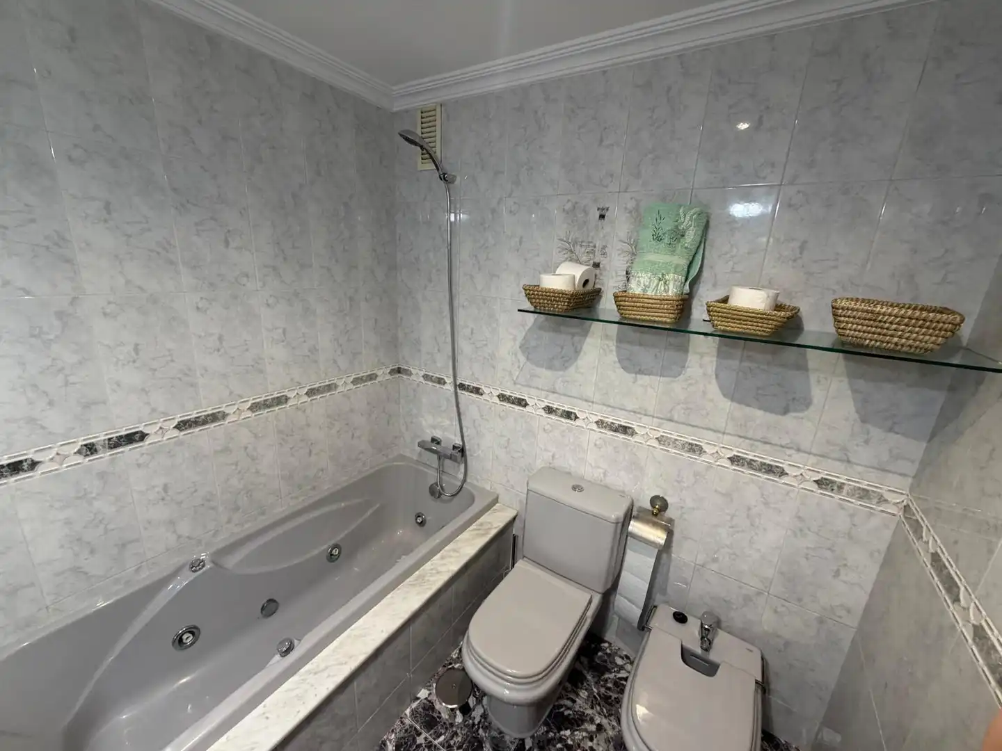 Bathroom of Flat for rent in San Vicente del Raspeig / Sant Vicent del Raspeig  with Air Conditioner, Furnished and Oven