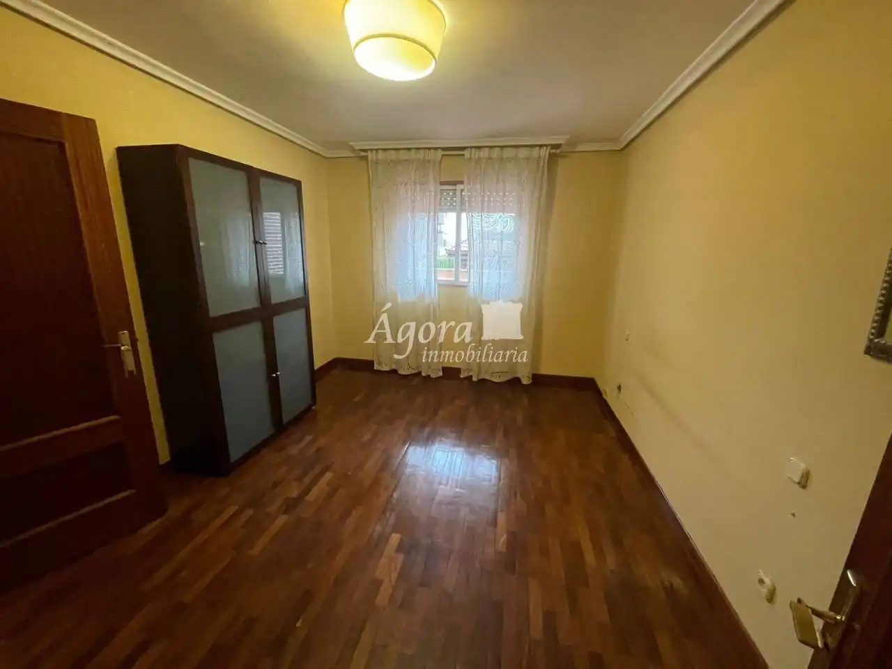 Habitación de Dúplex en venta en Valladolid con Calefacción, Parquet y Terraza