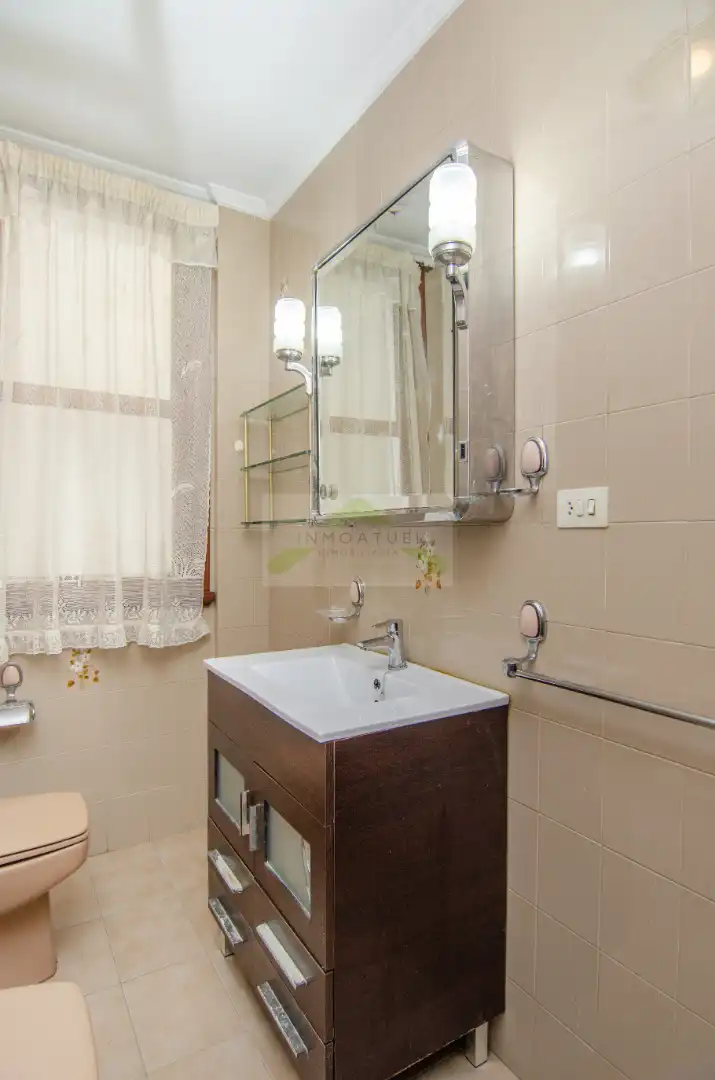 Badezimmer von Wohnung zum Verkauf in A Coruña Capital  mit Ofen und Waschmaschine