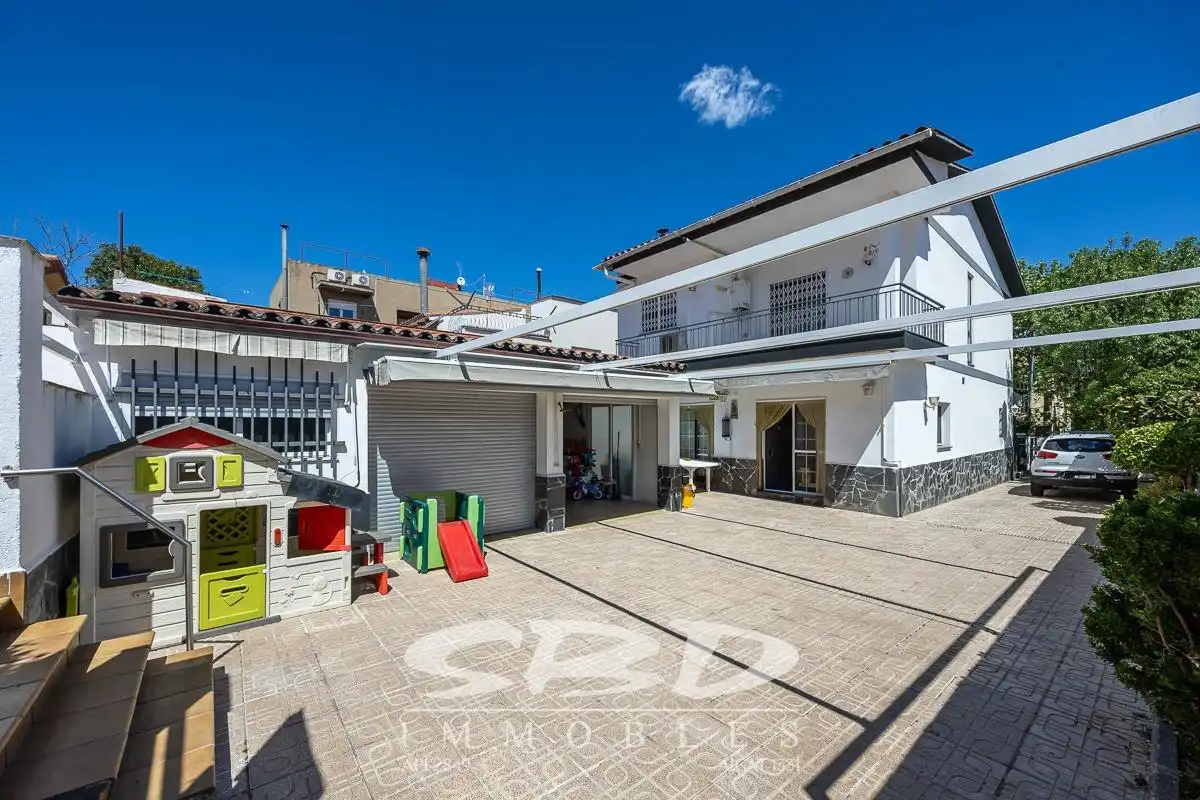 Casa o xalet en venda en Barberà del Vallès amb Aire condicionat, Calefacció i Terrassa