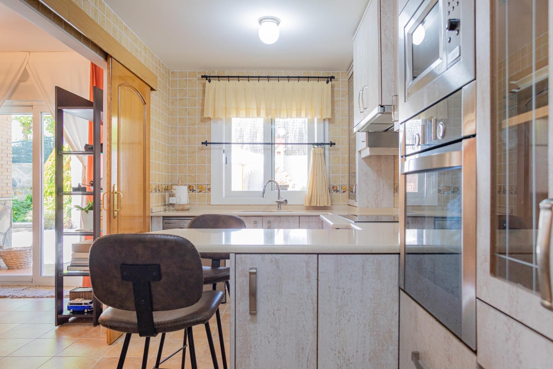 Cocina de Casa adosada en venta en Guadalix de la Sierra con Calefacción, Jardín privado y Alarma