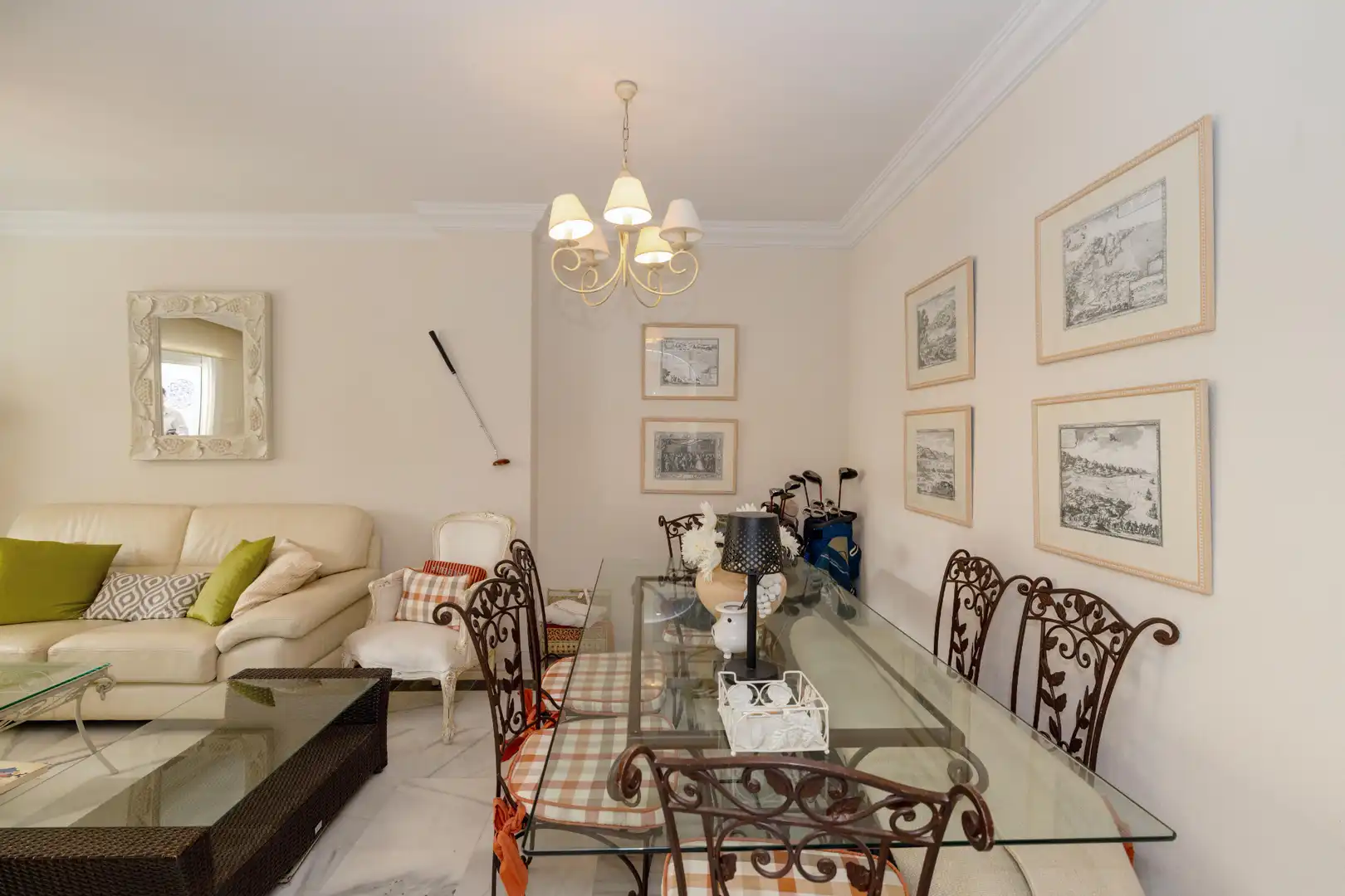 Esszimmer von Erdgeschoss zum Verkauf in Marbella mit Klimaanlage, Heizung und Terrasse