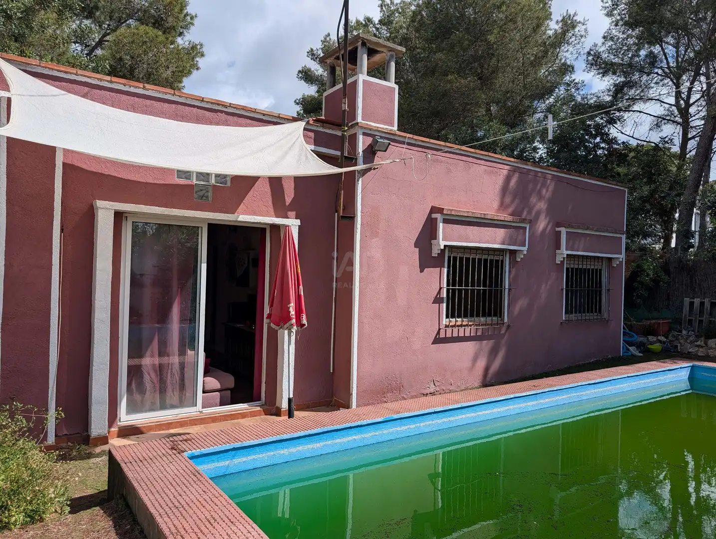 Piscina de Casa o xalet en venda en Vilanova i la Geltrú amb Calefacció, Terrassa i Piscina