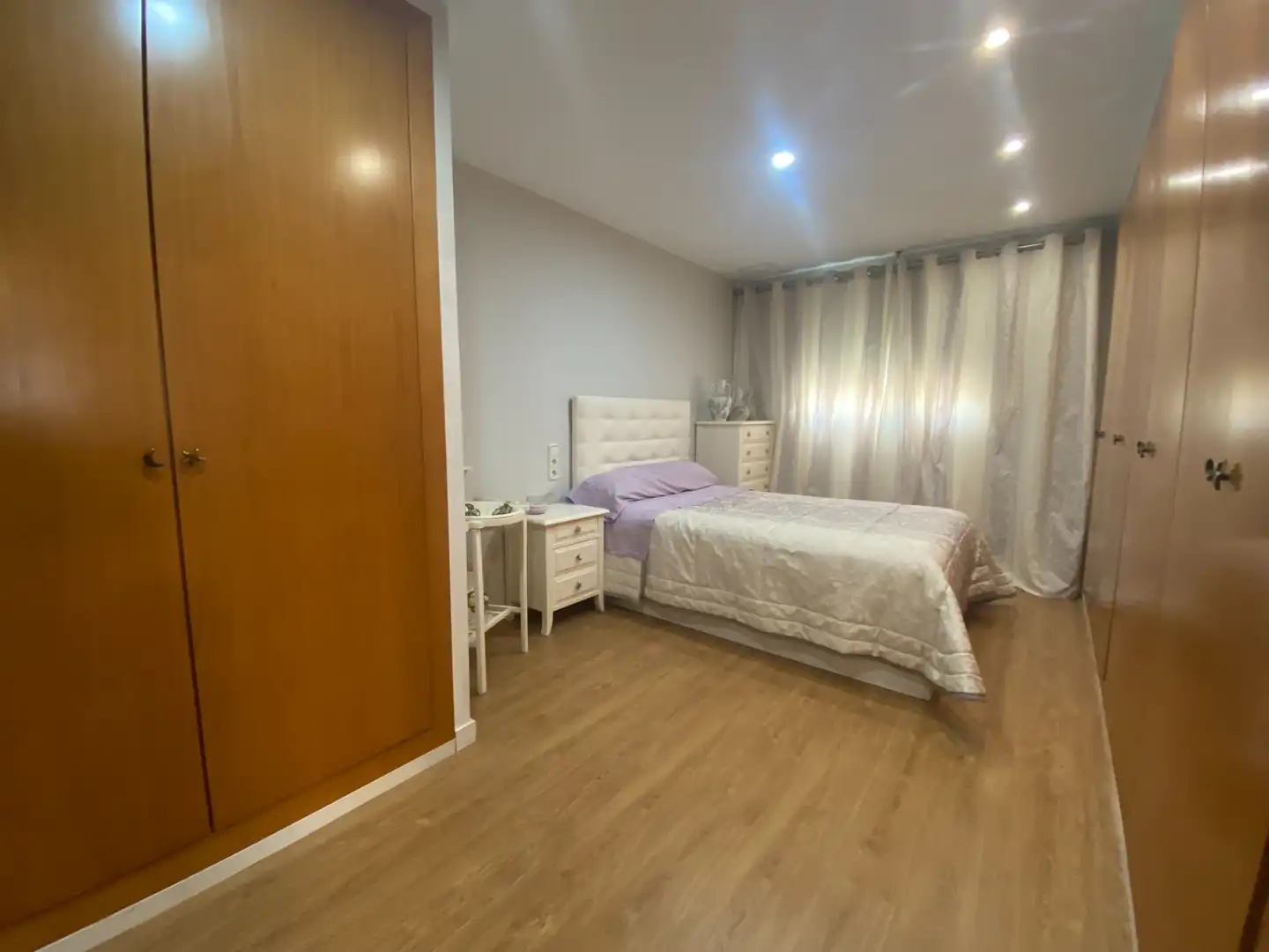 Schlafzimmer von Dachboden zum Verkauf in Valencia mit Klimaanlage, Heizung und Parkett