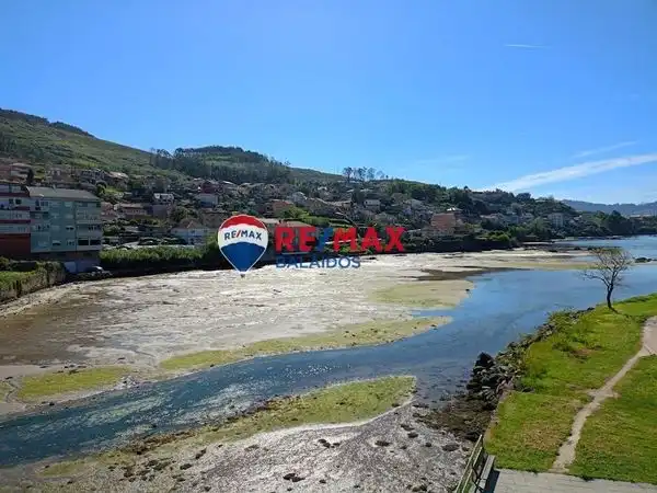 Vista exterior de Edificio en venta en Moaña