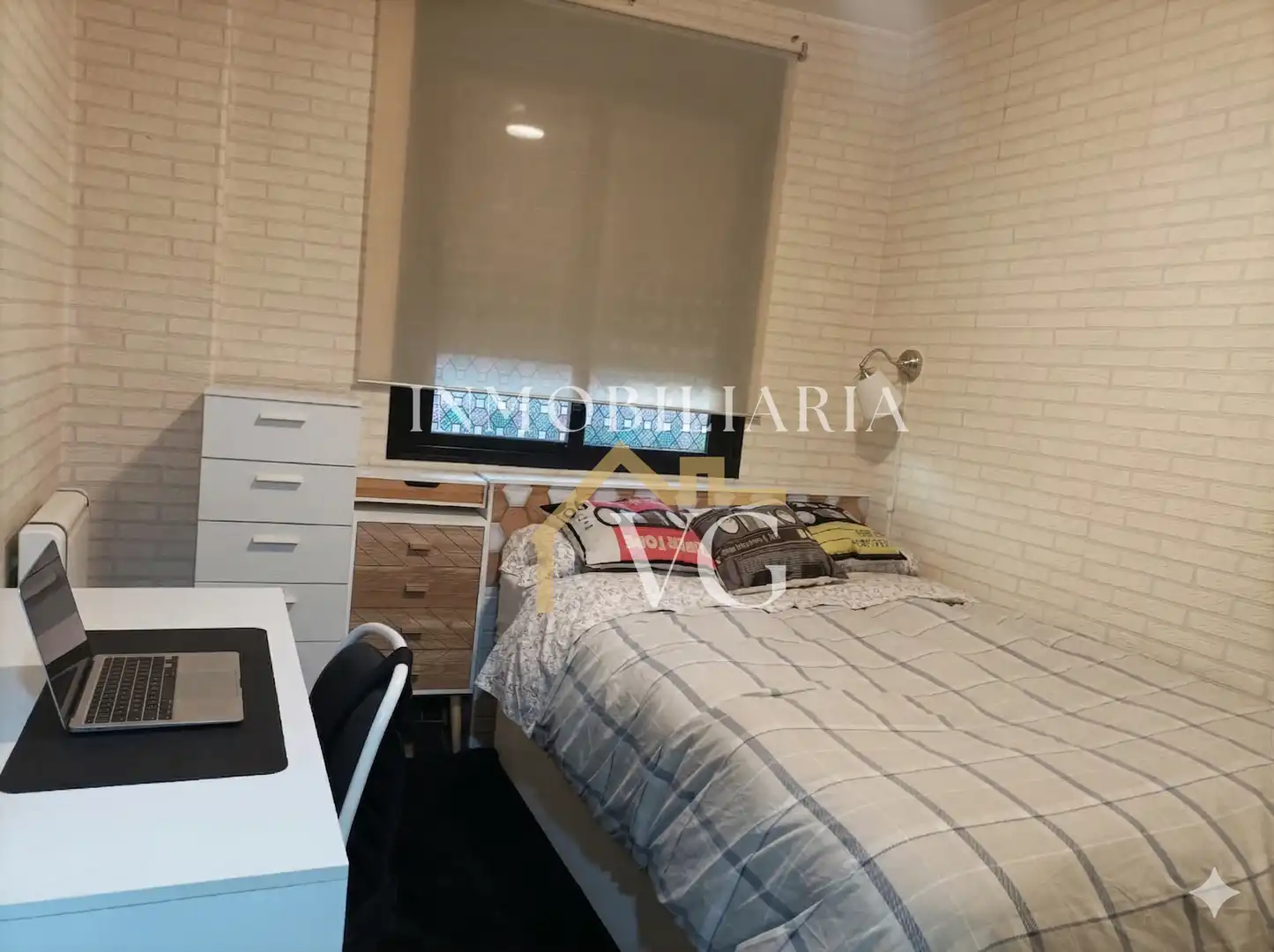 Habitación de Apartamento en venta en Guillena con Aire acondicionado, Piscina y Piscina comunitaria
