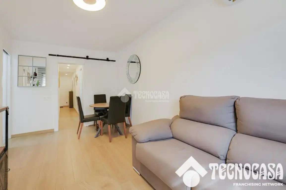 Sala d'estar de Pis en venda en Santa Coloma de Gramenet amb Aire condicionat