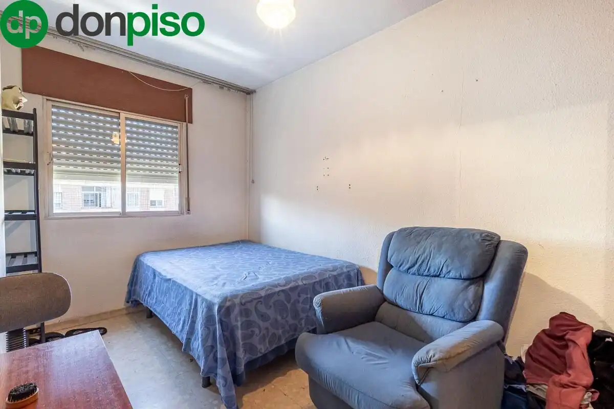 Bedroom of Flat for sale in Granada  with Heating and Balcony