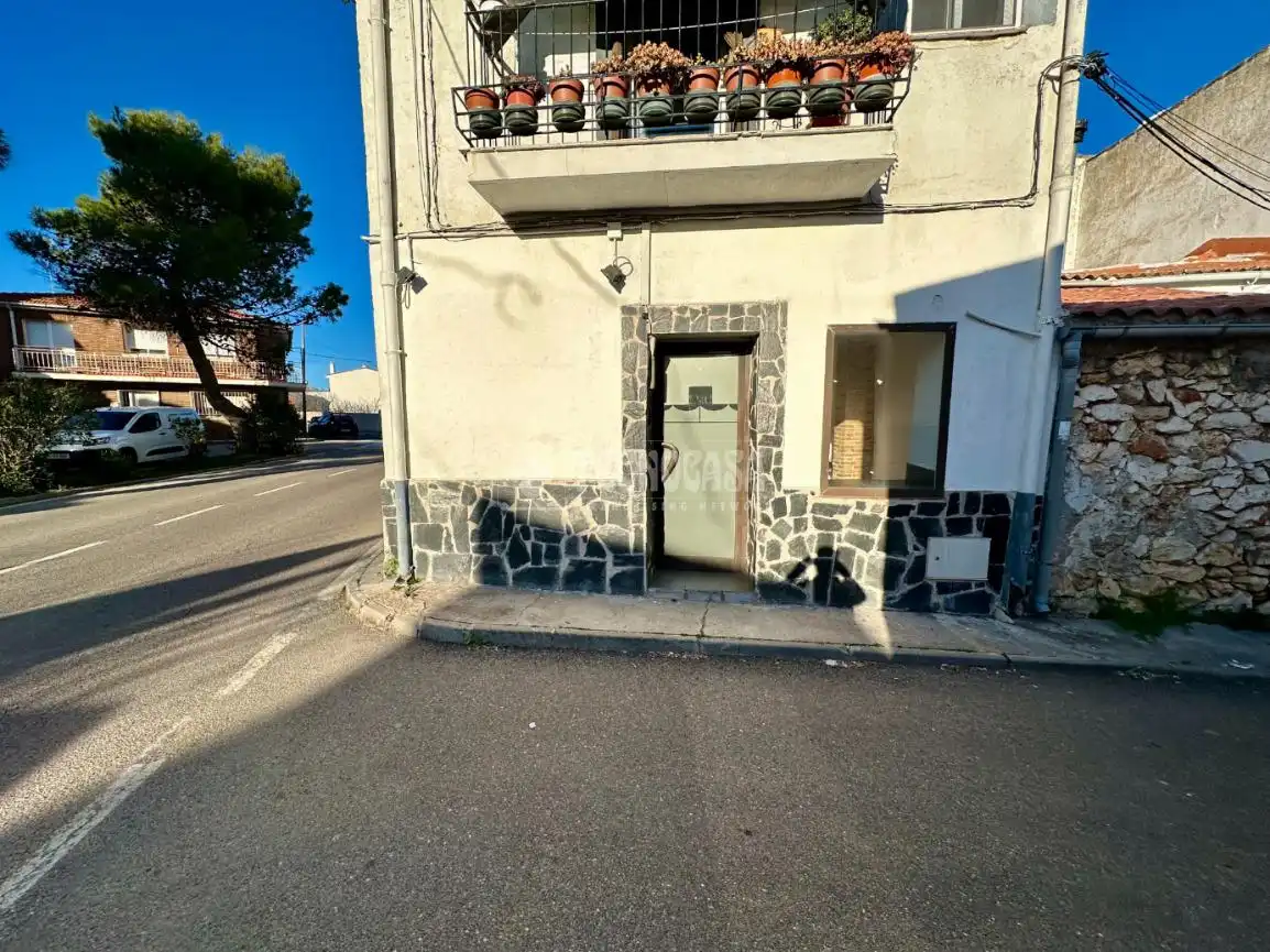 Vista exterior de Local de alquiler en Pozo de Guadalajara con Calefacción