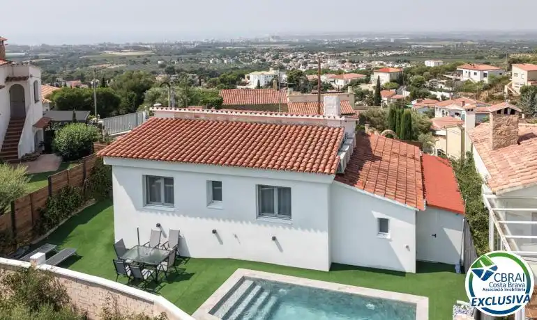 Vista exterior de Casa o chalet en venta en Roses con Aire acondicionado, Calefacción y Piscina