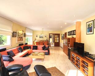 Living room of House or chalet for sale in Vilanova i la Geltrú  with Terrace and Swimming Pool