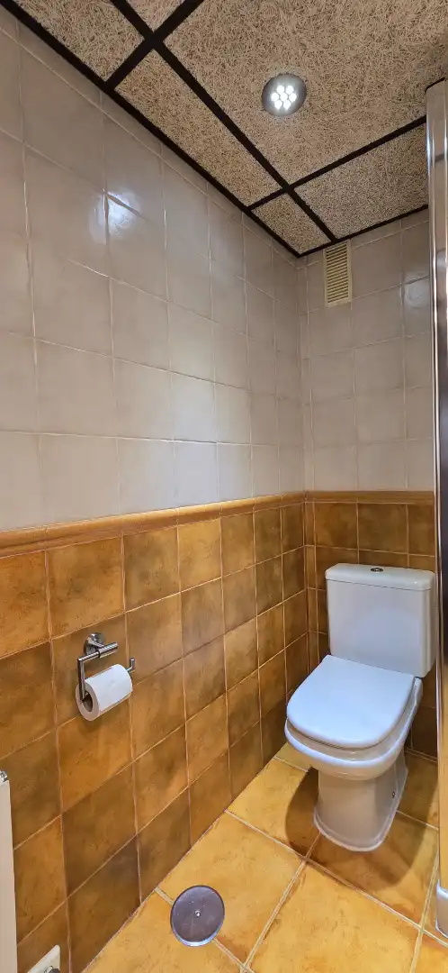 Bany de Pis en venda en Jaén amb Aire condicionat, Terrassa i Traster