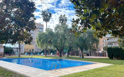 Swimming pool of Flat for sale in  Barcelona Capital  with Heating, Terrace and Community pool