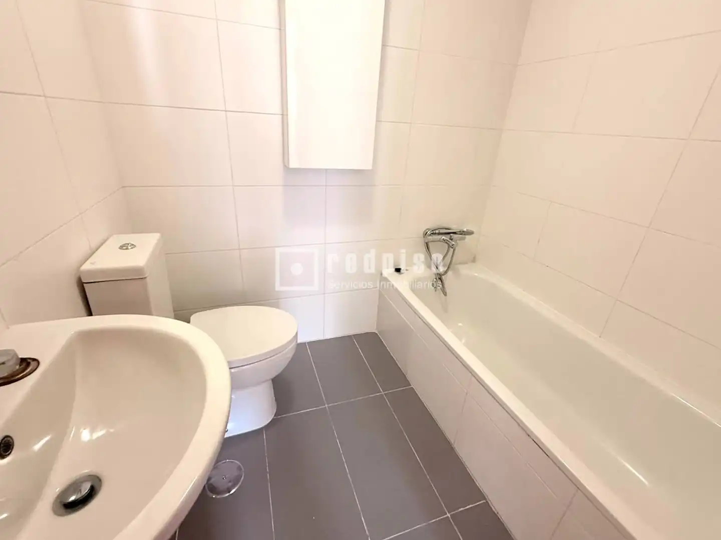 Baño de Piso de alquiler en Málaga con Aire acondicionado, Calefacción y Terraza