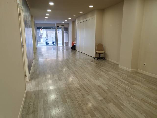 Local comercial en Alquiler en Calle del Carmen en Doctor Cerrada