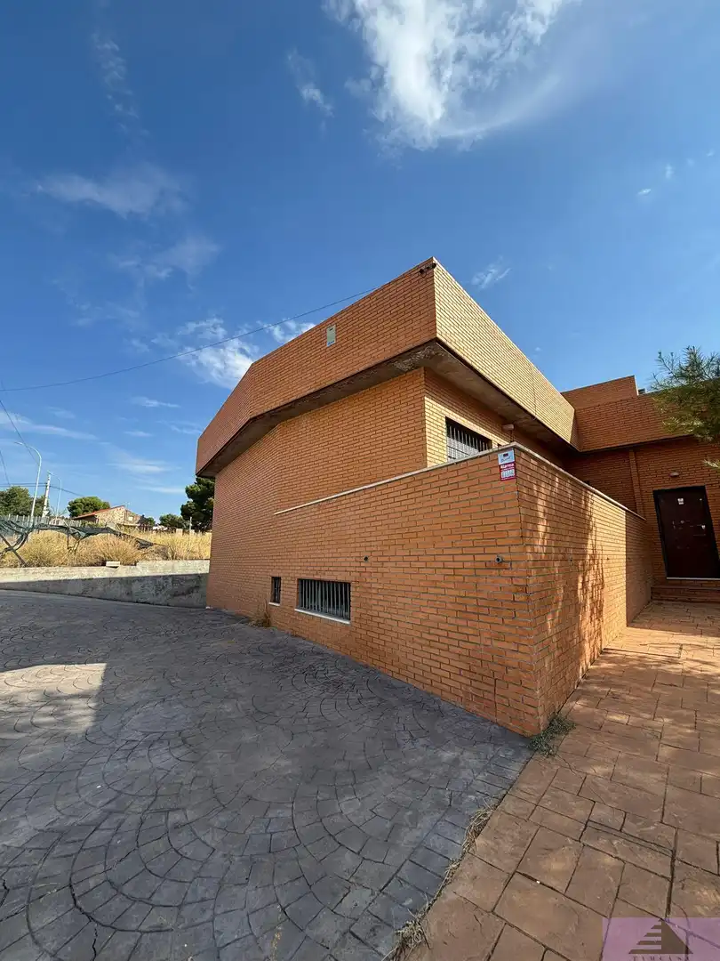 Vista exterior de Casa o xalet en venda en Colmenar de Oreja amb Calefacció, Terrassa i Traster