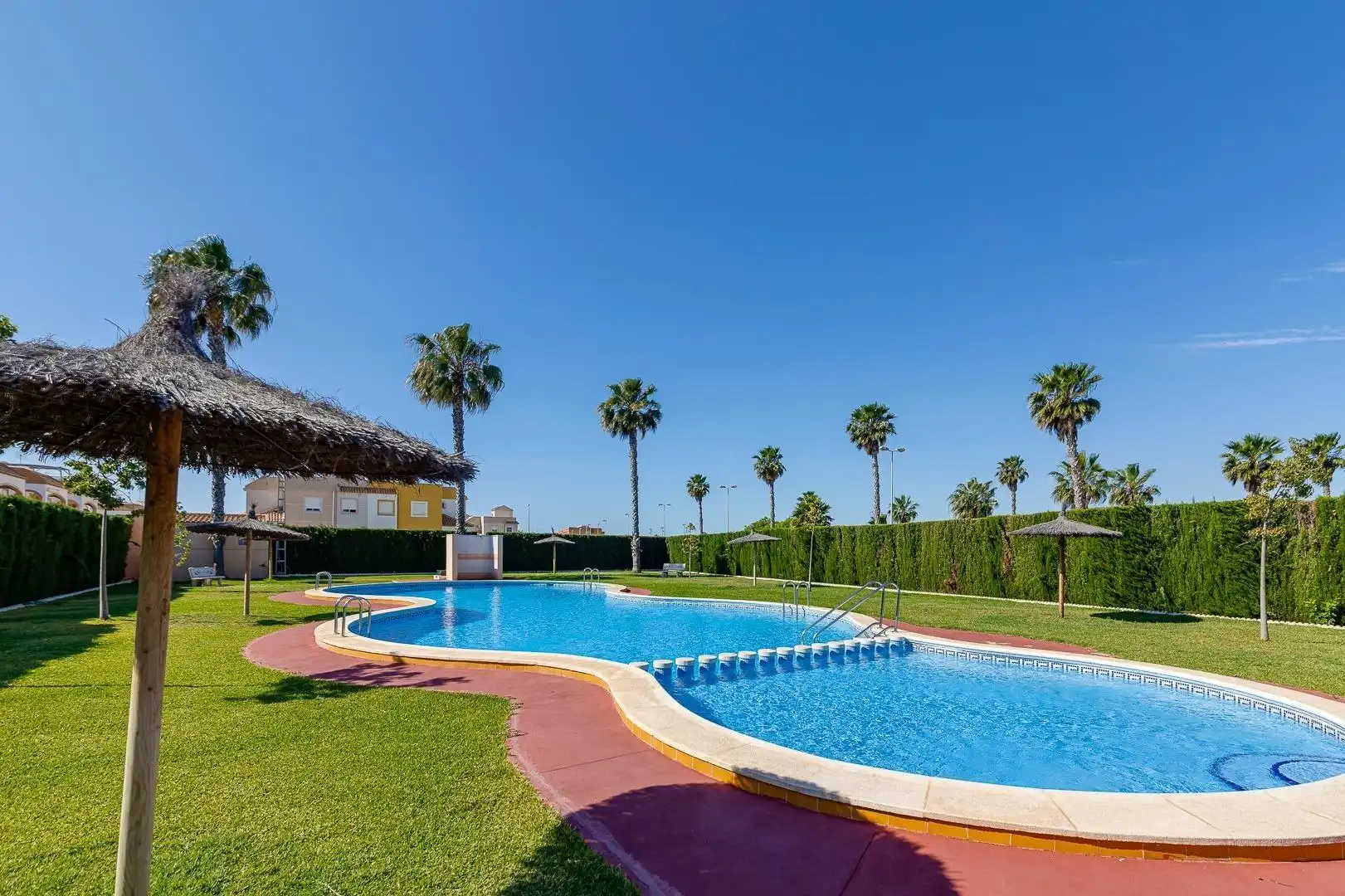 Piscina de Casa adosada en venda en Torrevieja amb Terrassa, Traster i Moblat