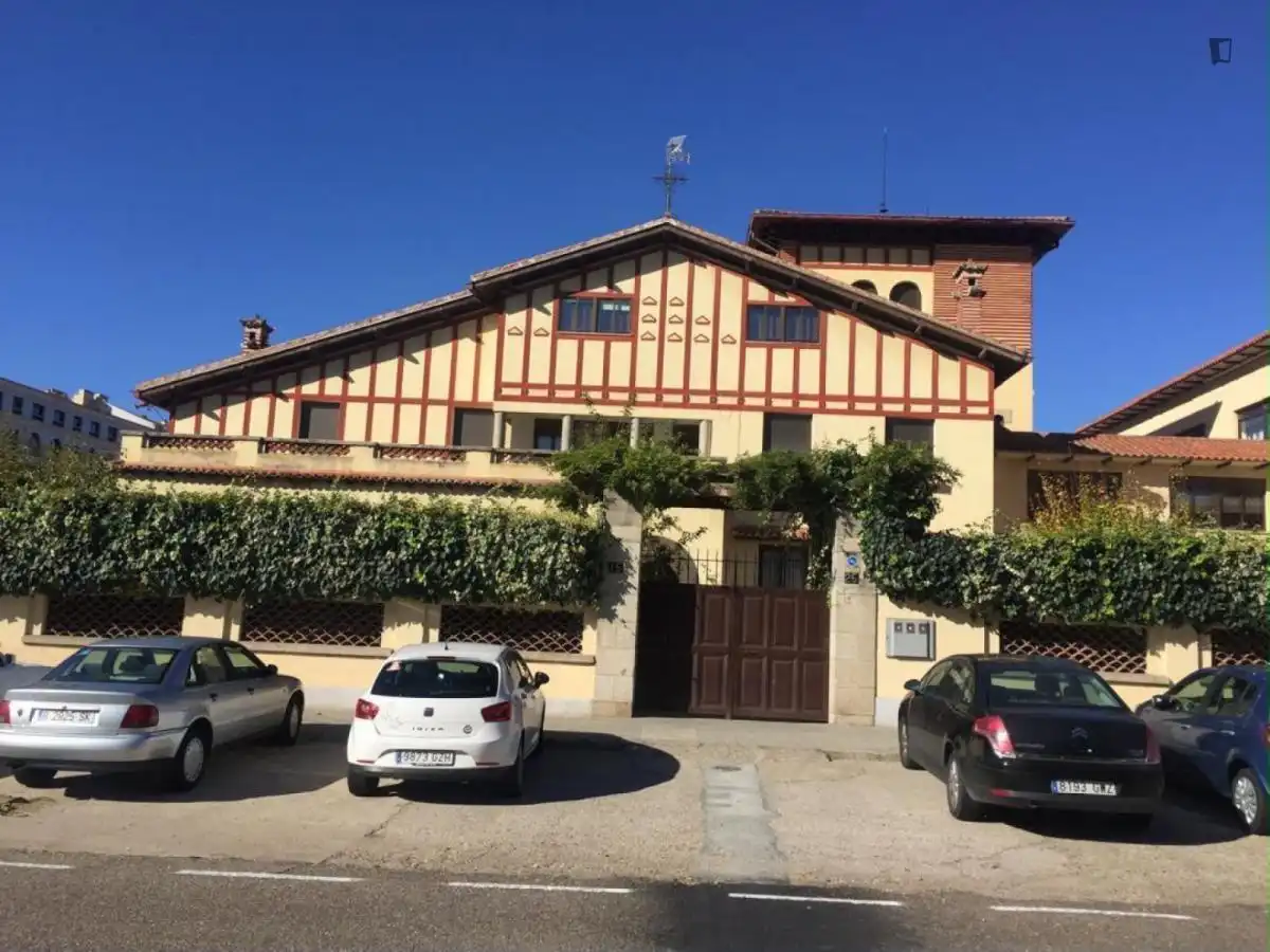Vista exterior de Casa o xalet per a compartir en Salamanca amb Calefacció, Moblat i Forn