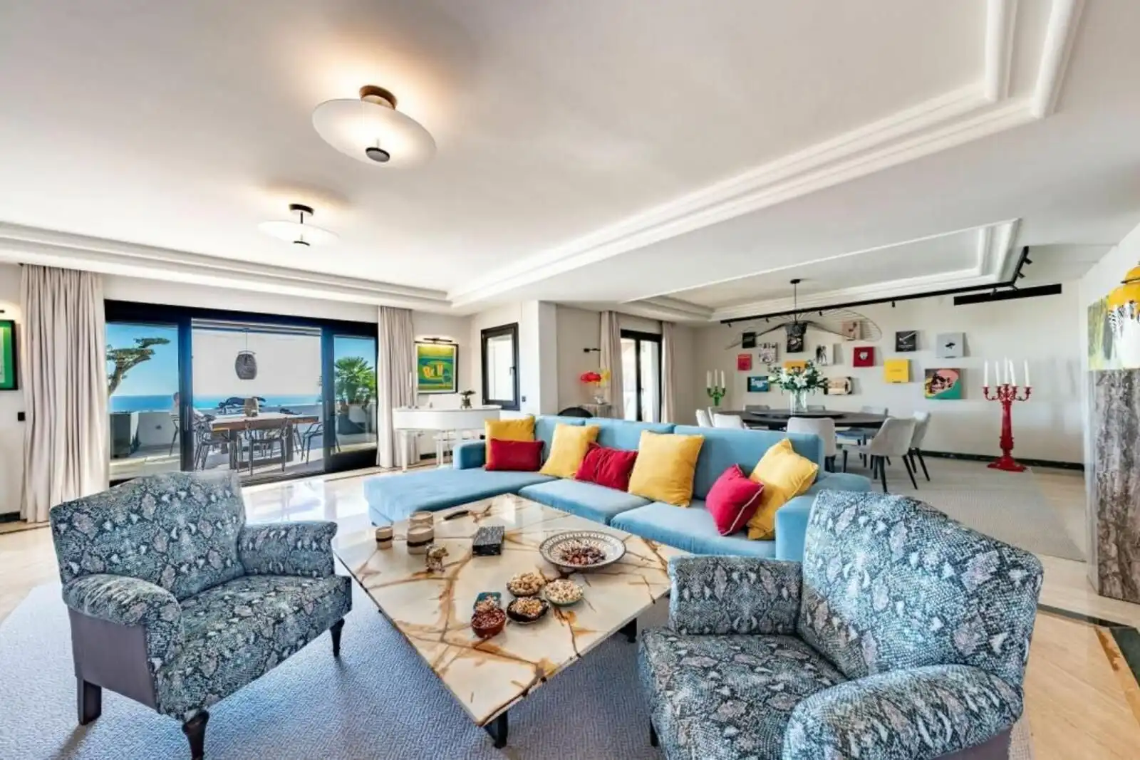 Sala d'estar de Àtic de lloguer en Marbella amb Aire condicionat, Terrassa i Moblat