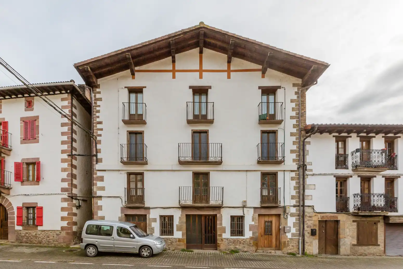 Vista exterior de Pis en venda en Anue amb Parquet, Traster i Balcó