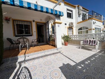 Appartement compact avec piscine à vendre à Orihuela Costa