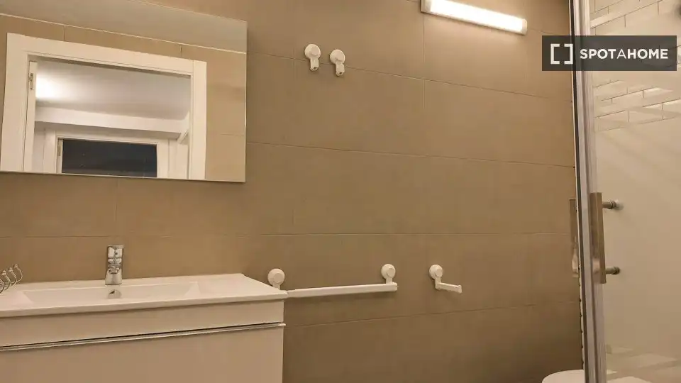 Bathroom of Flat for rent in Xirivella  with Air Conditioner, Heating and Furnished