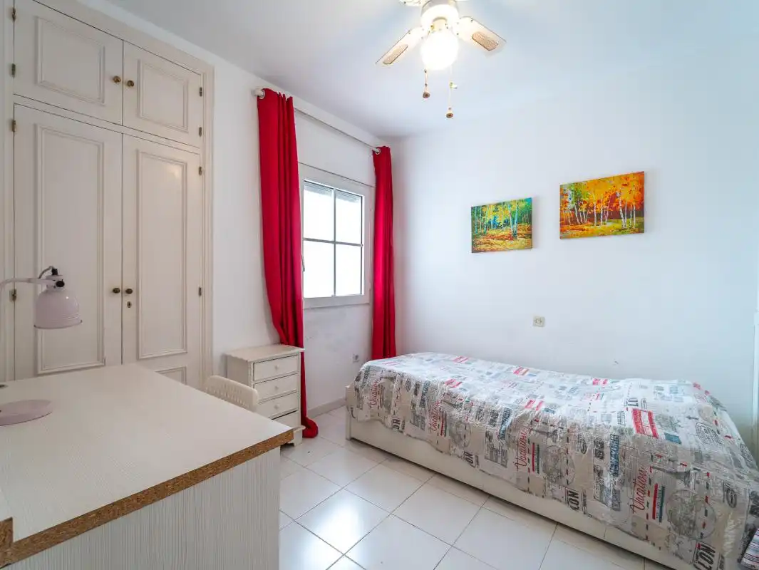 Schlafzimmer von Maisonette zum Verkauf in Málaga mit Klimaanlage, Heizung und Privatgarten