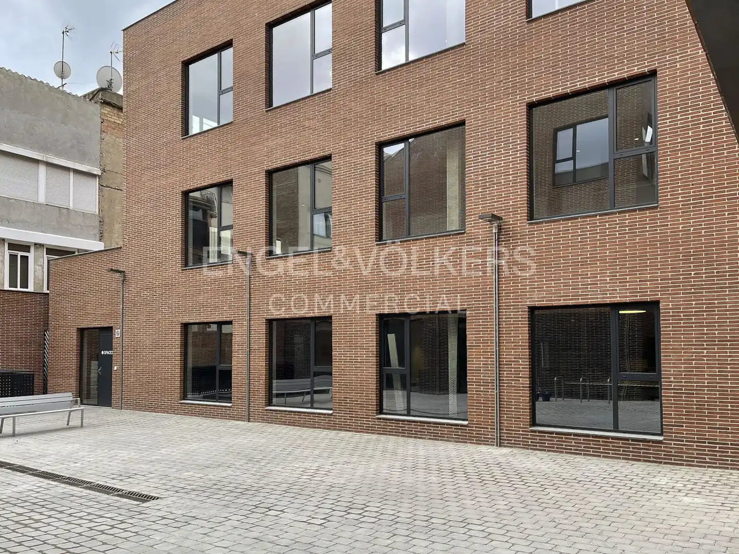 Außenansicht von Büro zur Miete in Barcelona mit Klimaanlage, Terrasse und Möbliert