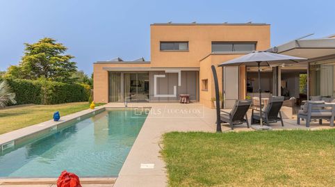 Villa moderna con piscina en venta en el exclusivo Golf de Peralada.