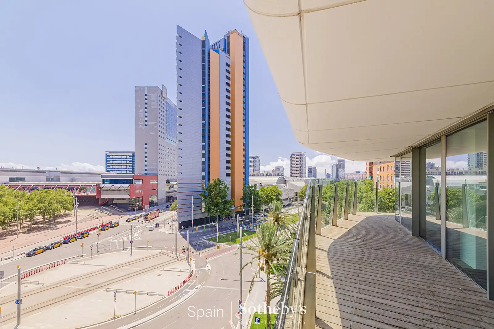 Außenansicht von Wohnungen zum Verkauf in Barcelona mit Klimaanlage, Heizung und Terrasse