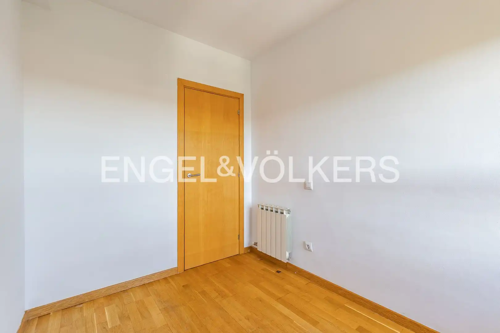 Bedroom of Flat for sale in Sant Cugat del Vallès  with Heating, Private garden and Parquet flooring