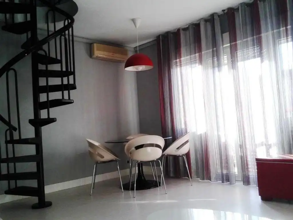 Comedor de Dúplex de alquiler en Madrid con Aire acondicionado, Calefacción y Terraza