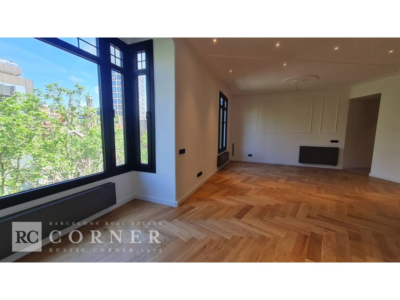 Exterior view of Flat for sale in  Barcelona Capital  with Air Conditioner, Heating and Parquet flooring