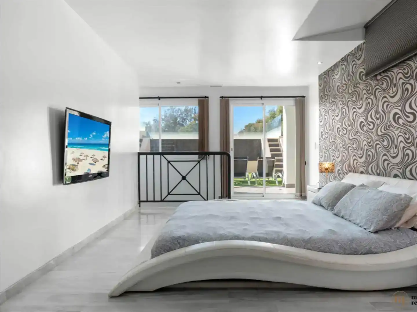 Dormitori de Casa adosada en venda en Marbella amb Aire condicionat, Piscina i Balcó