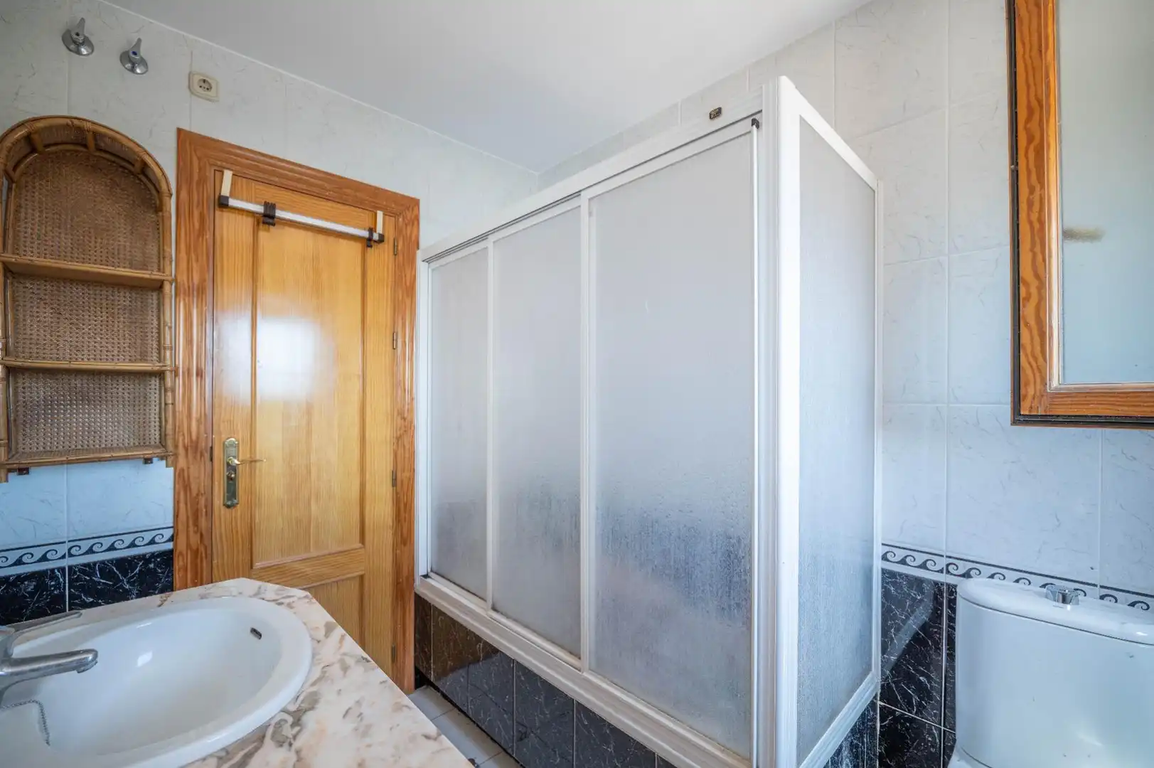 Bany de Casa o xalet en venda en Las Gabias amb Calefacció, Jardí privat i Terrassa