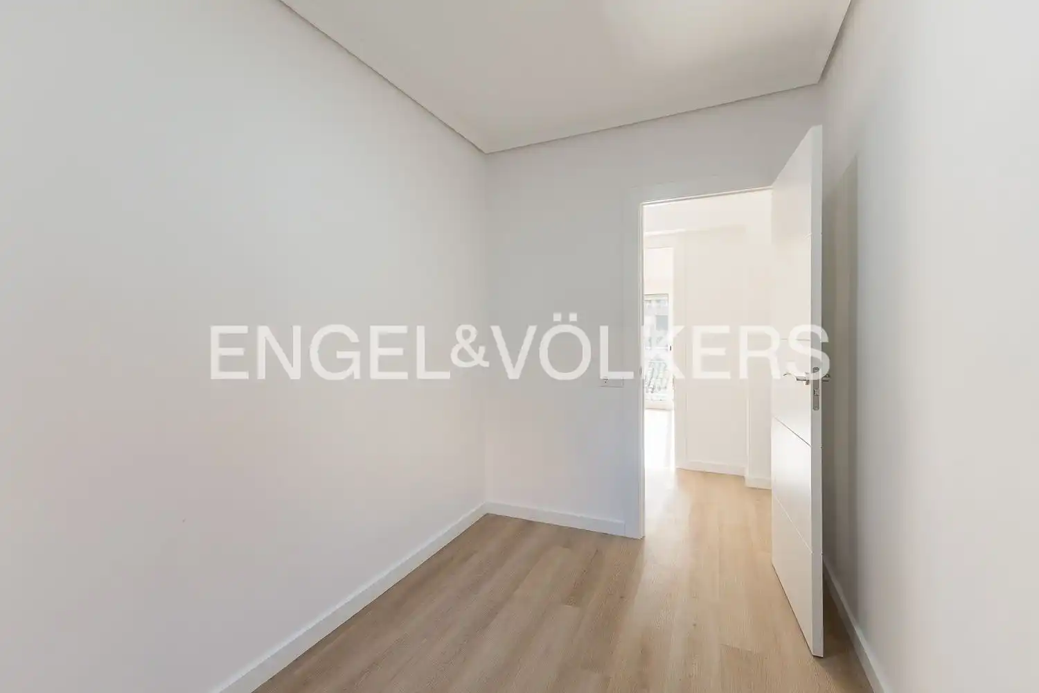 Habitación de Piso en venta en Valencia con Calefacción y Balcón