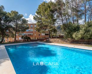 Vista exterior de Casa adosada en venda en Castelldefels amb Aire condicionat, Piscina i Balcó