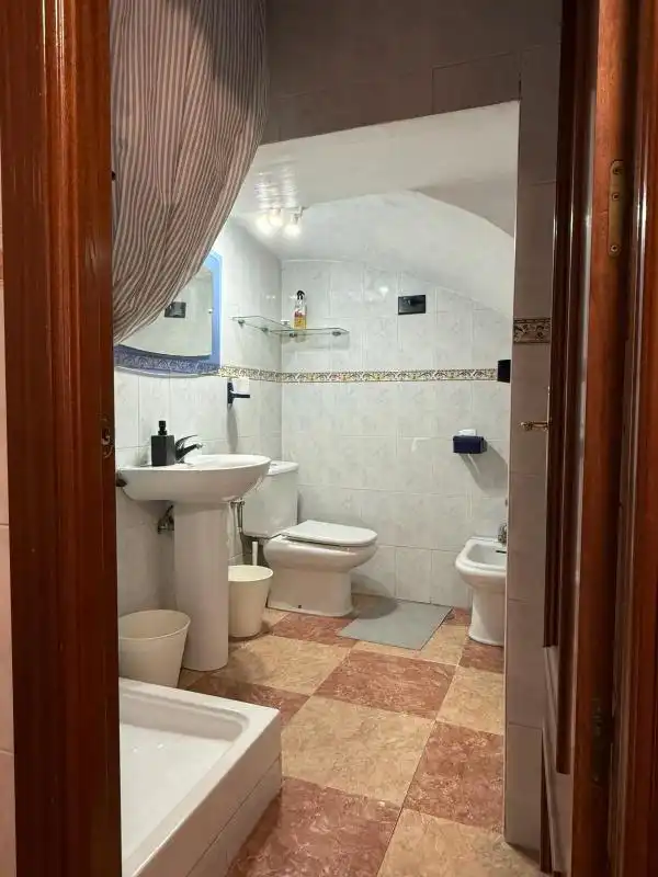 Baño de Casa adosada de alquiler en Ronda con Calefacción y Amueblado
