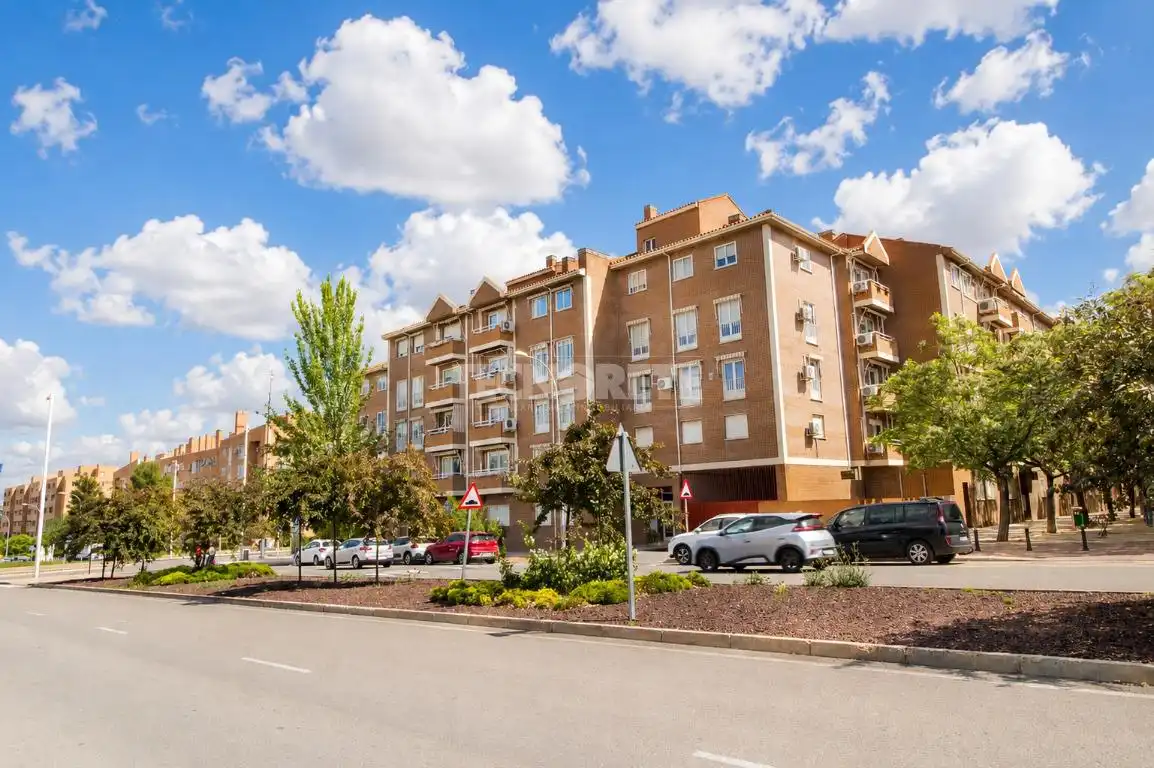 Vista exterior de Piso en venta en Toledo con Calefacción