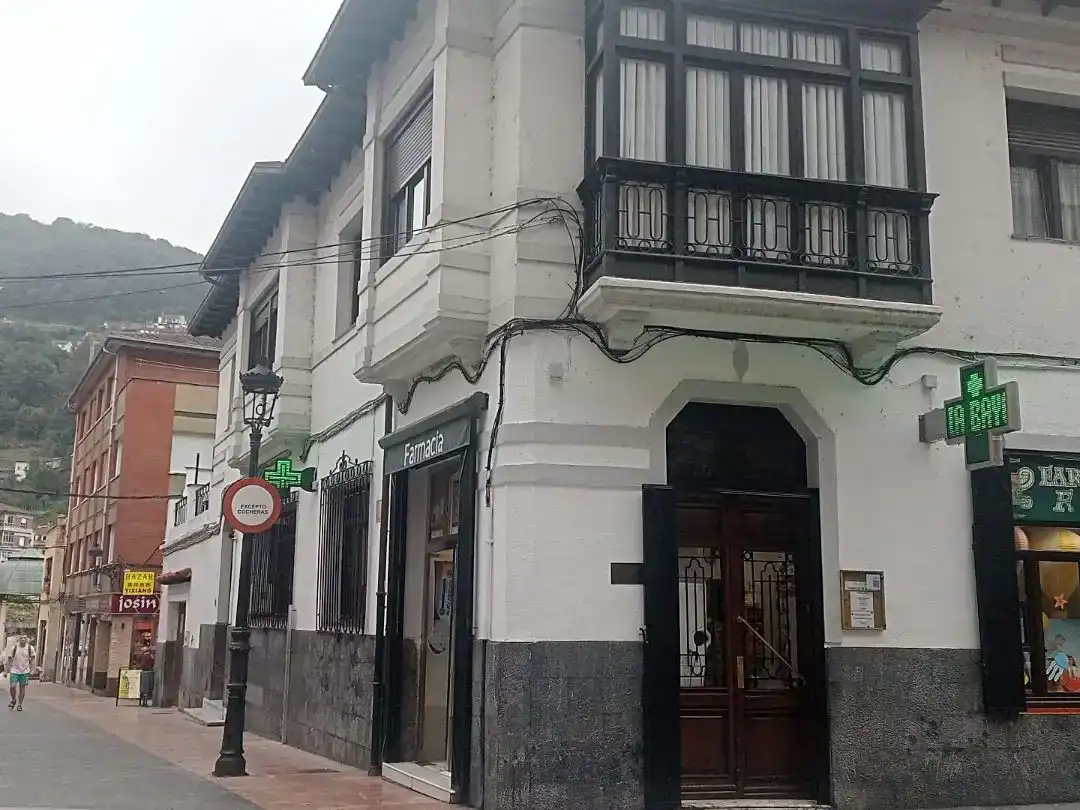Außenansicht von Wohnung zur Miete in Aller mit Balkon