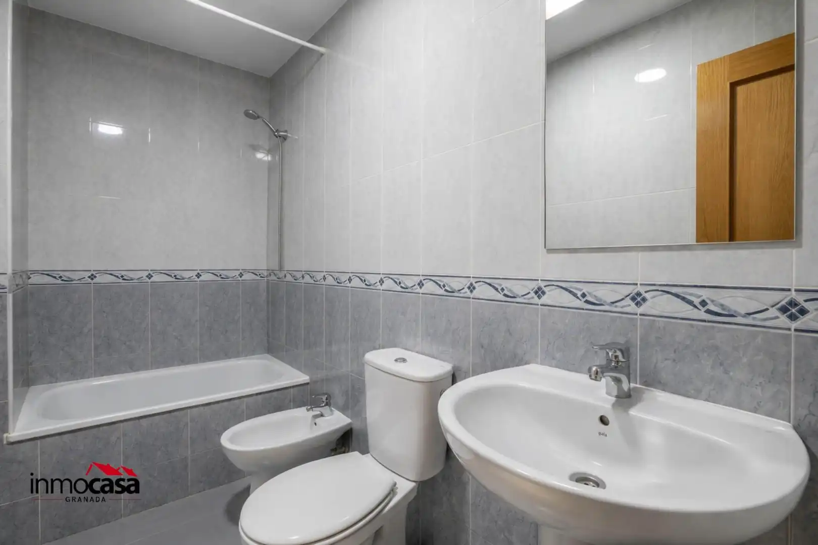 Bathroom of Flat for sale in La Zubia  with Air Conditioner, Terrace and Balcony