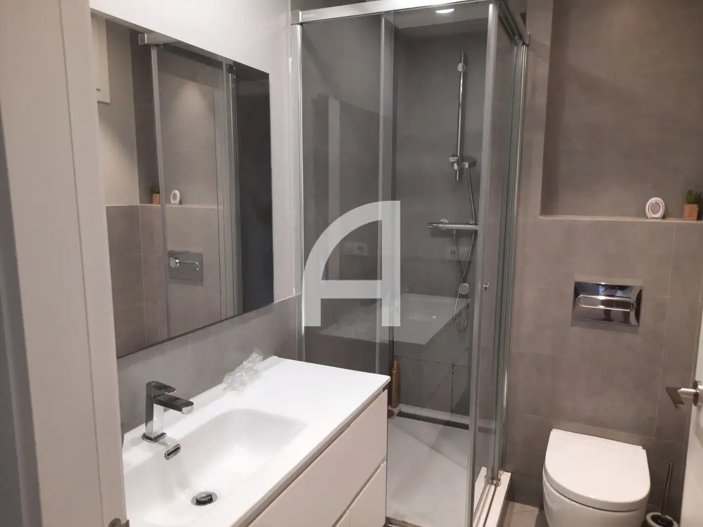 Baño de Piso de alquiler en Girona con Aire acondicionado, Calefacción y Terraza
