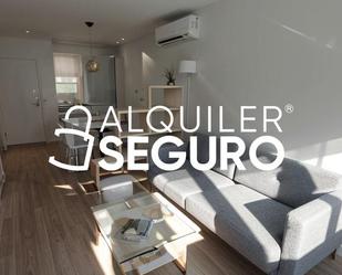 Living room of Flat to rent in  Madrid Capital  with Air Conditioner, Heating and Furnished