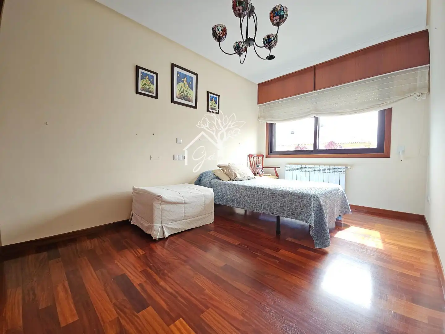 Dormitori de Casa o xalet en venda en Ferrol amb Calefacció, Jardí privat i Parquet