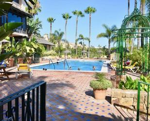 Piscina de Casa adosada de lloguer en Marbella amb Aire condicionat, Terrassa i Traster