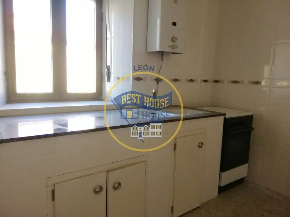 Kitchen of Houses for sale in Rioseco de Tapia  with Storage room and Balcony