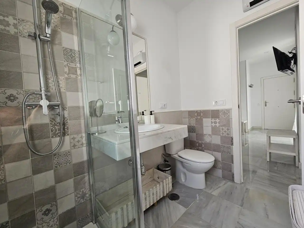 Bany de Apartament de lloguer en Jerez de la Frontera amb Aire condicionat i Moblat