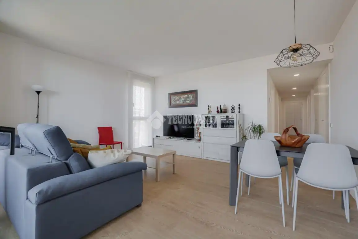 Sala de estar de Piso en venta en L'Hospitalet de Llobregat con Trastero