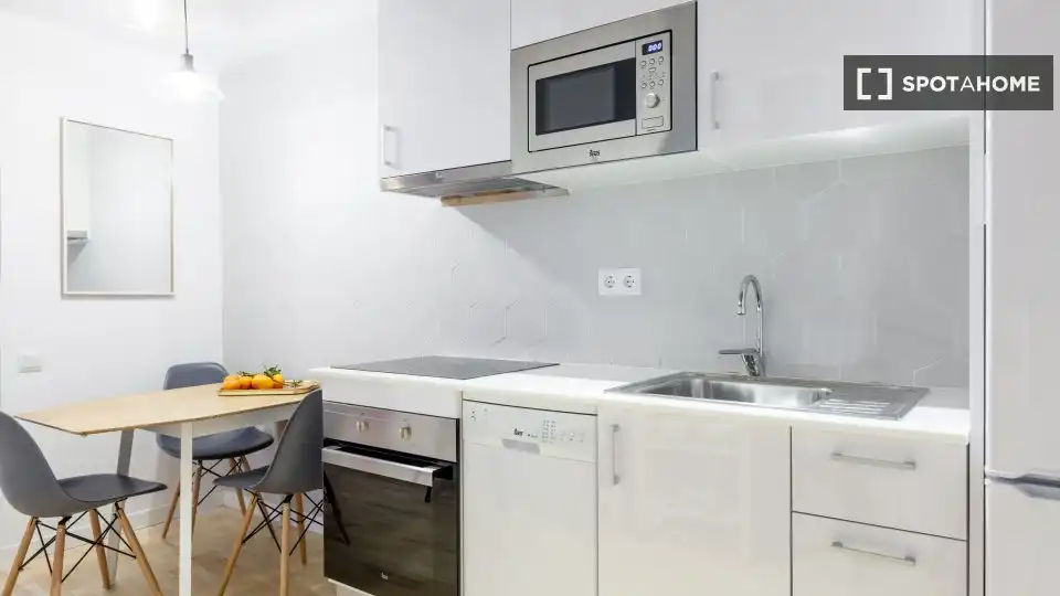 Flat with terrace to rent in Ciutat Vella, imagen 4