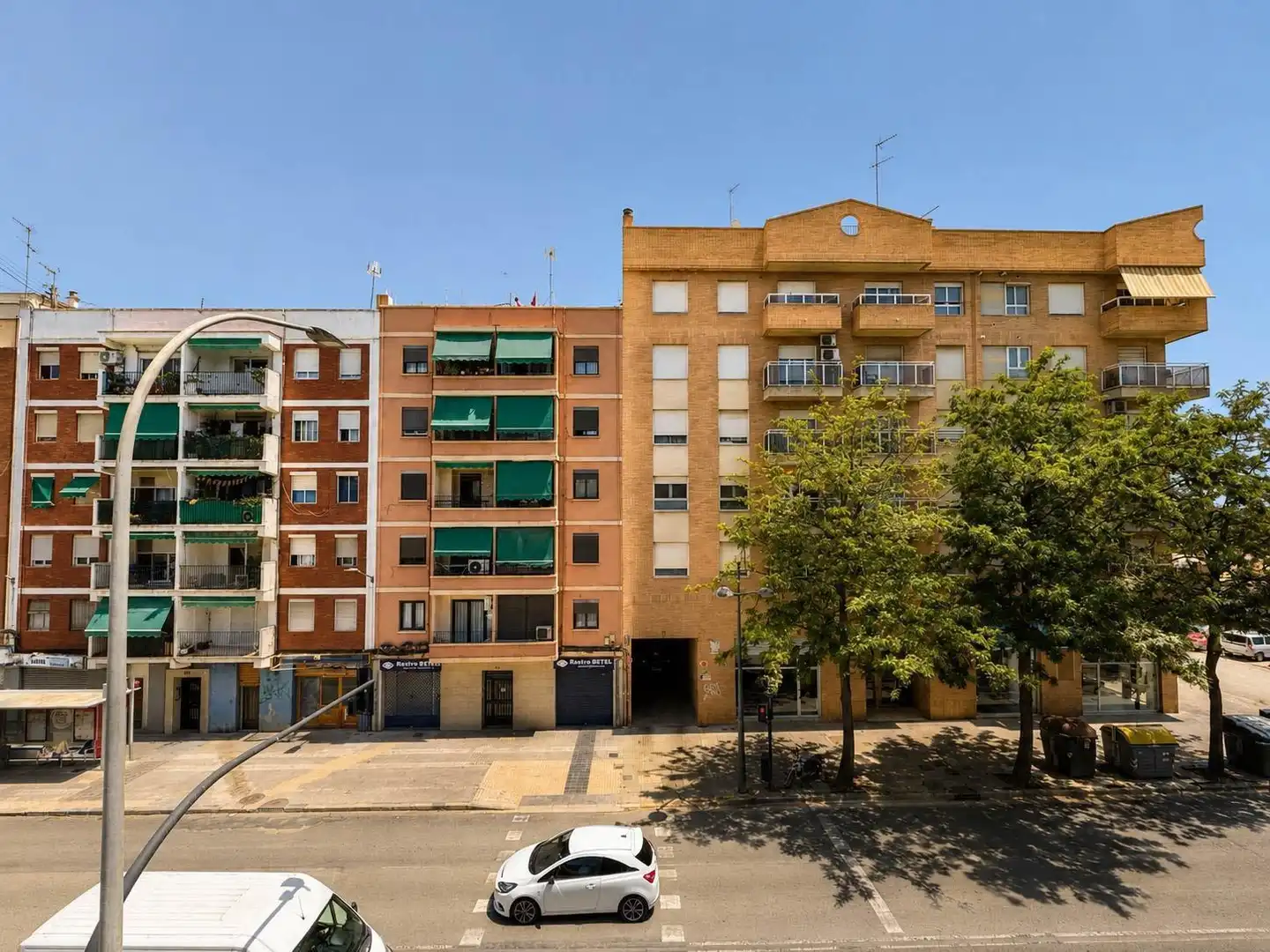 Vista exterior de Pis de lloguer en Valencia amb Moblat i Balcó